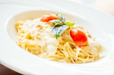 Leziz spagetti carbonara