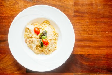 Leziz spagetti carbonara