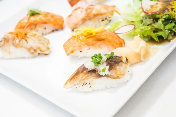 Вкусный суши-ролл — стоковое фото