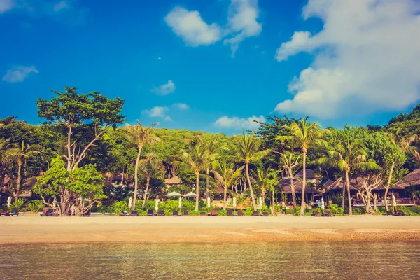 Schöner tropischer Strand und Meer — Stockfoto