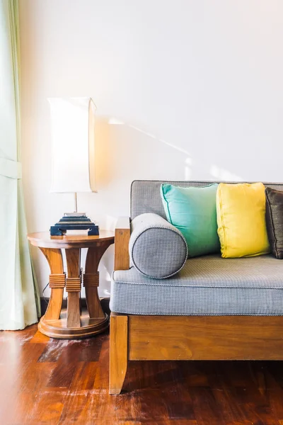 ソファの装飾の美しい高級枕 — ストック写真