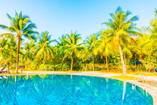 Bella piscina all'aperto di lusso — Foto Stock