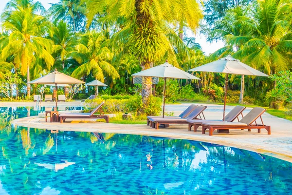 아름 다운 고급 야외 수영장 — 스톡 사진