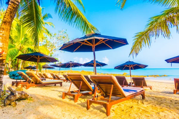 Schöner tropischer Strand und Meer — Stockfoto