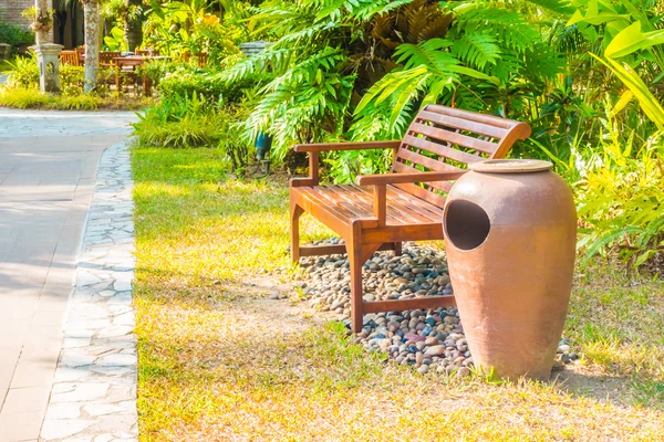 Empty Bench in park — Stock Photo, Image