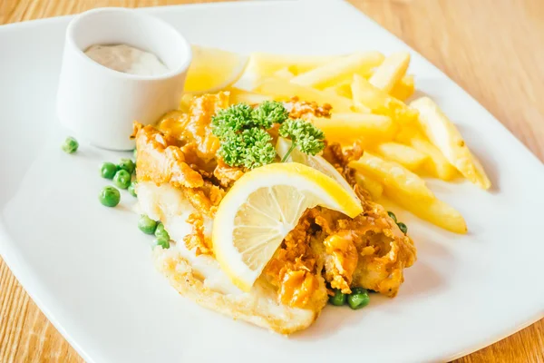 Deliciosos peixes e batatas fritas — Fotografia de Stock