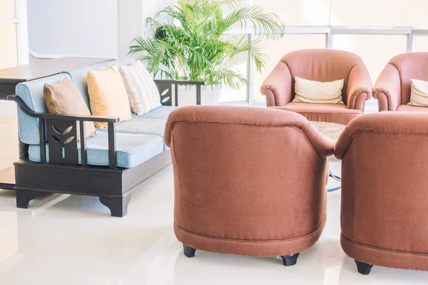 Schöne Luxus-Kissen auf dem Sofa — Stockfoto