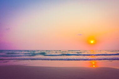 tropik sahilde güzel gün batımı