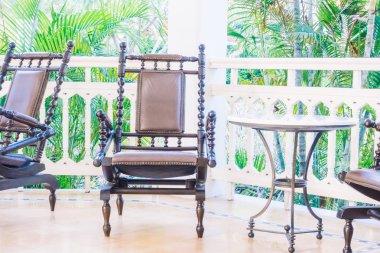 oturma odasında kanepede yastık