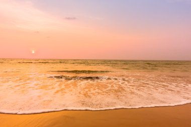 tropik sahilde güzel gün batımı