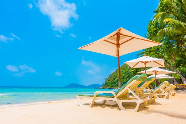 Beautiful tropical beach and sea landscape — Stock Photo, Image