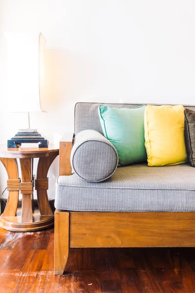 ソファの装飾の美しい高級枕 — ストック写真