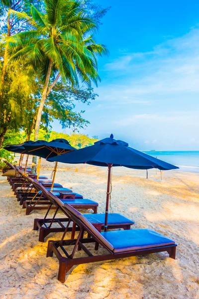 Schöner tropischer Strand und Meer — Stockfoto