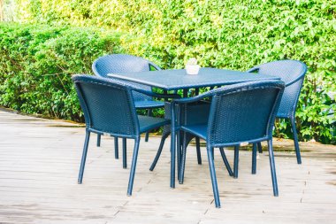 Boş masa ve sandalye