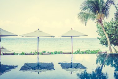 Otelde lüks bir yüzme havuzu