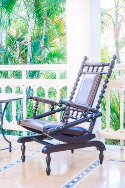 oturma odasında kanepede yastık