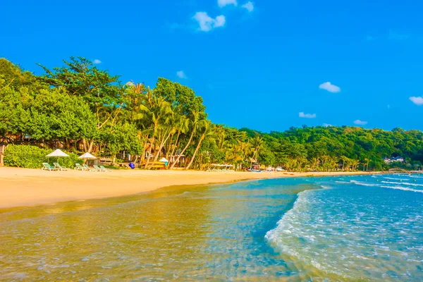 Wunderschöner tropischer Strand und Meereslandschaft — Stockfoto