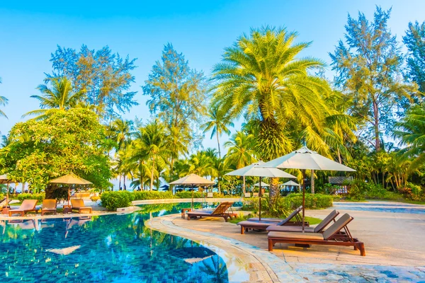 Bella piscina all'aperto di lusso — Foto Stock