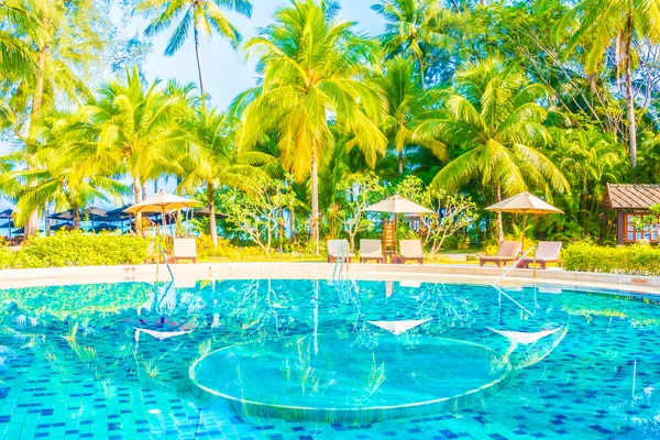 Bella piscina all'aperto di lusso — Foto Stock