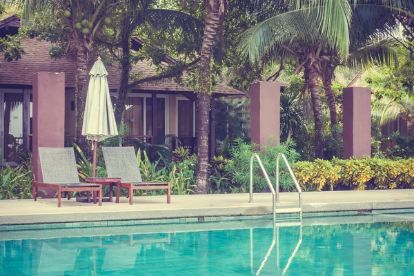 美しい豪華な屋外スイミング プール — ストック写真