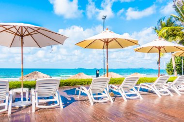 Otelde açık yüzme havuzu