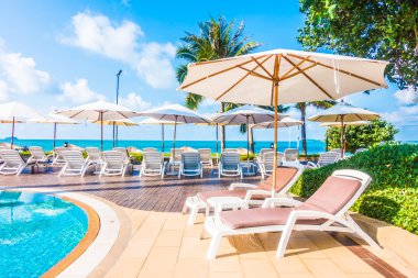 Otelde açık yüzme havuzu