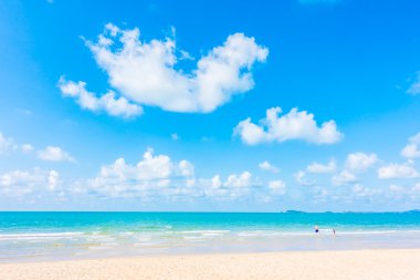 Güzel tropikal plaj ve deniz