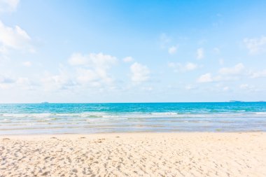 Güzel tropikal plaj ve deniz