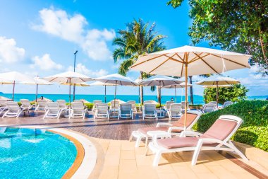 Otelde açık yüzme havuzu