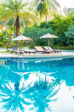 Otelde açık yüzme havuzu