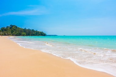 Güzel tropikal plaj ve deniz