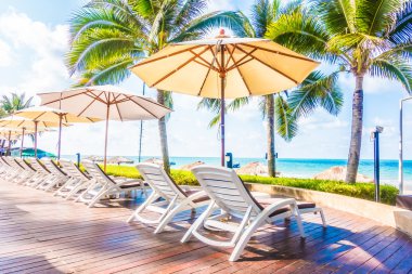 Otelde açık yüzme havuzu