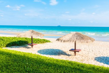 Güzel tropikal plaj şemsiyesi