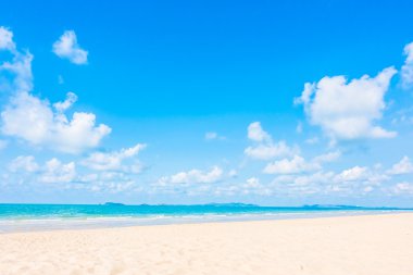 Güzel tropikal plaj ve deniz