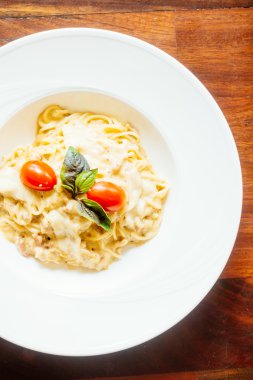 Leziz spagetti carbonara