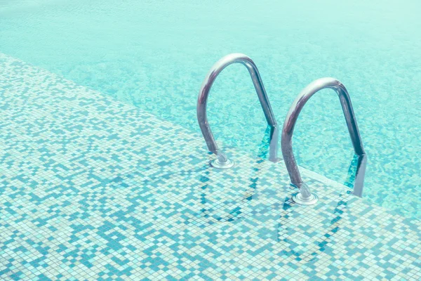 Bela piscina de luxo — Fotografia de Stock