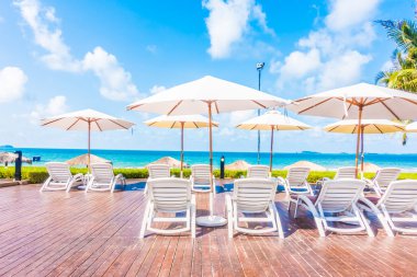 Otelde açık yüzme havuzu