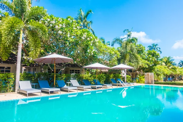 Otelde açık yüzme havuzu