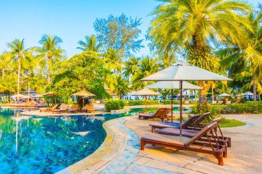 Otelde açık yüzme havuzu