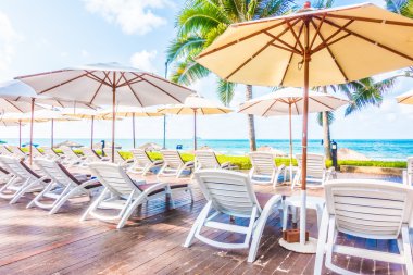 Otelde açık yüzme havuzu