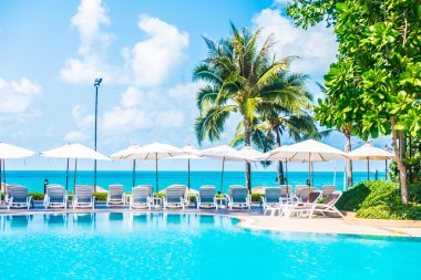 Otelde açık yüzme havuzu