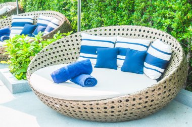 Otel havuzunda yüzme havuzu