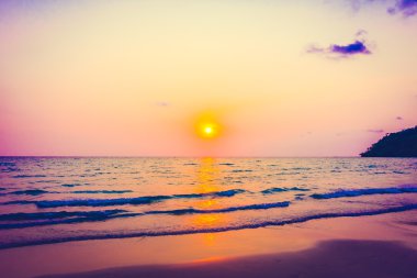 tropik sahilde güzel gün batımı