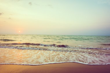 tropik sahilde güzel gün batımı