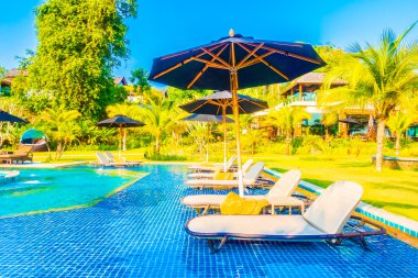 Otelde açık yüzme havuzu