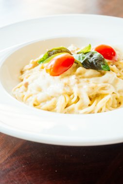 Leziz spagetti carbonara