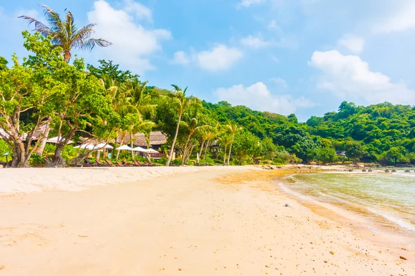 Krásnou tropickou pláž a moře krajina — Stock fotografie