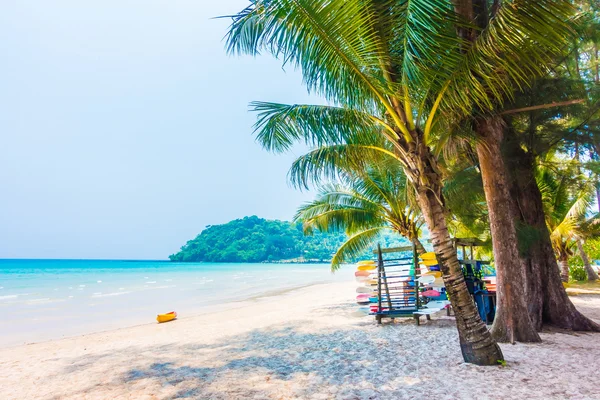 Wunderschöner tropischer Ozean und Sandstrand — Stockfoto