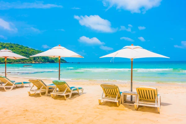 Wunderschöner tropischer Strand und Meereslandschaft — Stockfoto