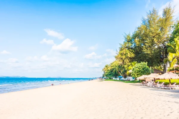 Güzel tropikal plaj ve deniz